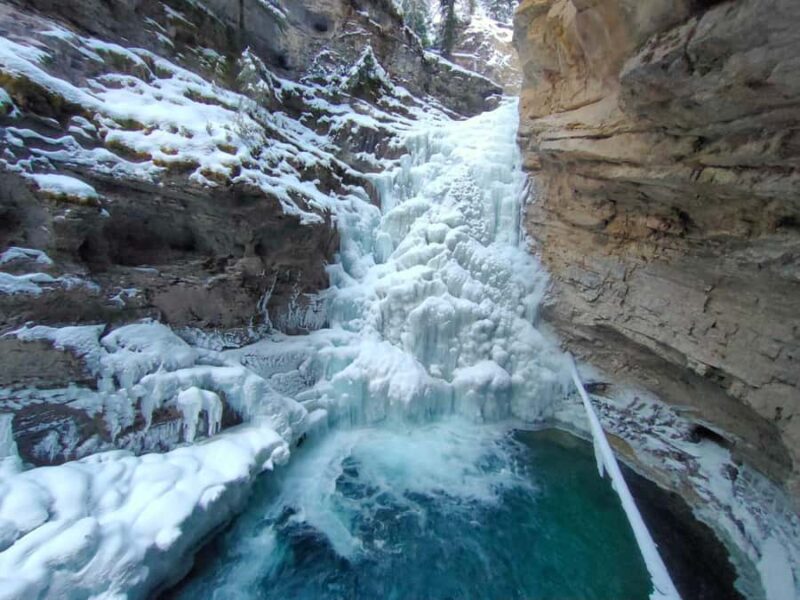 Lake Louise, Johnston Canyon Bow Falls Surprise Corner Tour - The Experience of the Guide and Group Atmosphere