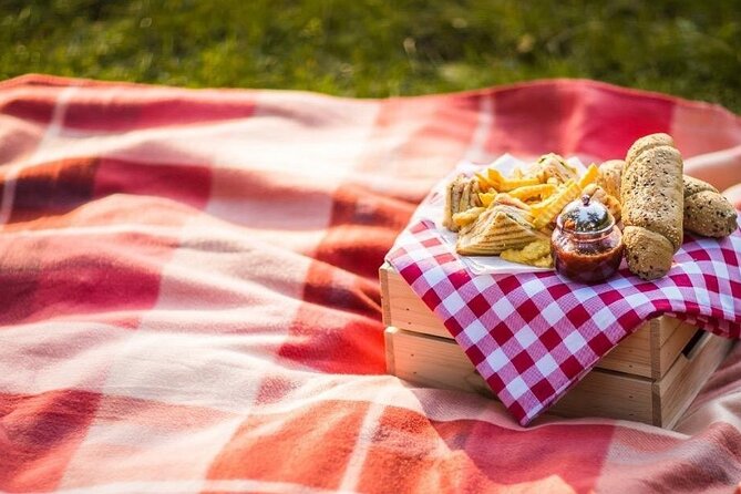 Lake Louise Picnic Experience - The Value of a Personalized Picnic in Nature