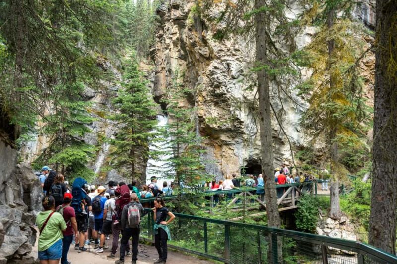 Lakes Moraine, Louise, Emerald, Johnston Canyon & Yoho Tour - Starting Points and Transportation Comfort