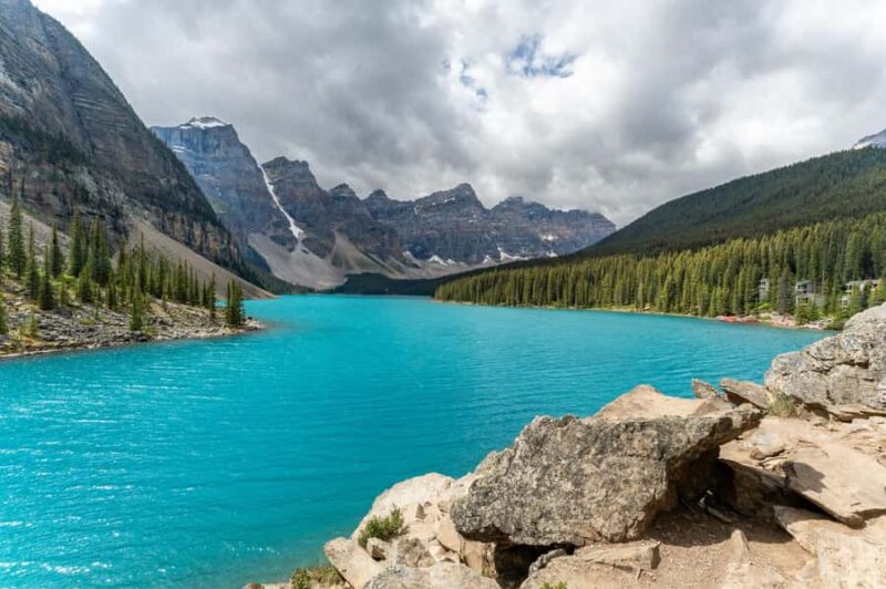 Lakes Moraine, Louise, Emerald, Johnston Canyon & Yoho Tour - The Role of Guides and Flexibility of the Itinerary