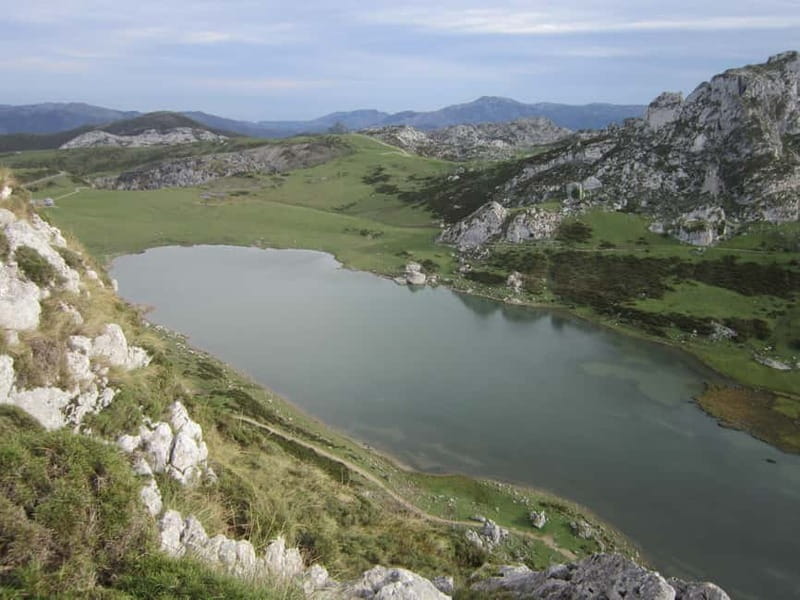 Lakes of Covadonga and Sanctuary of Covadonga: Guided and interpreted tour - Visiting Lake Ercina: Reflection of the Peaks