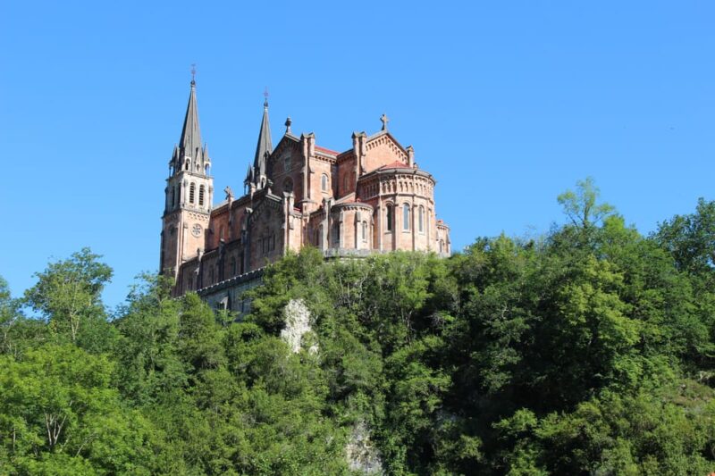 Lakes of Covadonga and Sanctuary of Covadonga: Guided and interpreted tour - Panoramic Views from Mirador de Entrelagos