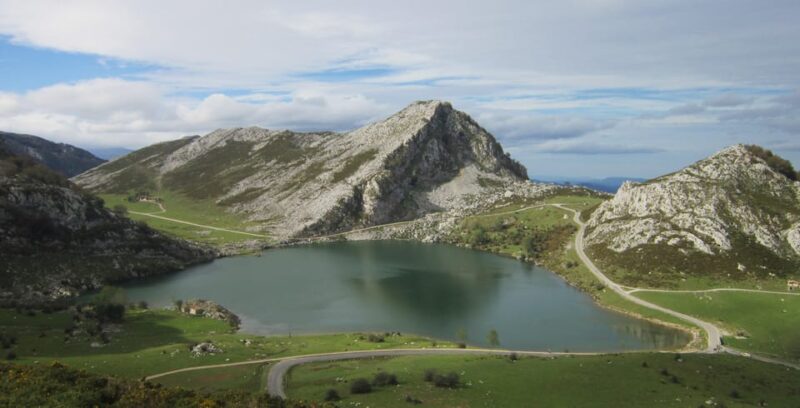 Lakes of Covadonga and Sanctuary of Covadonga: Guided and interpreted tour - Practical Details and What to Bring