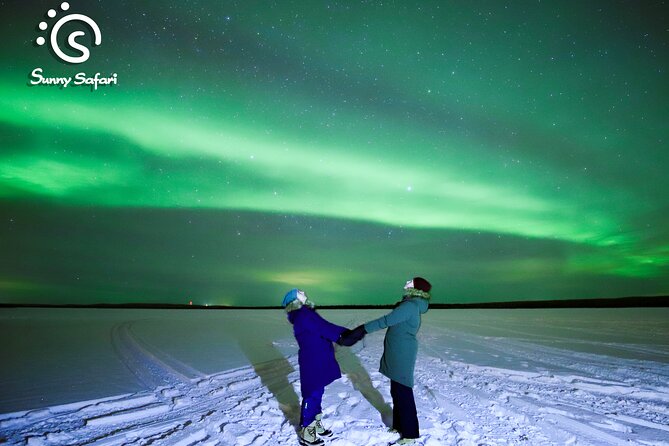 Lakeside Auroras Paparazzi Photography - Lakeside Auroras Paparazzi Photography: An Arctic Night to Remember