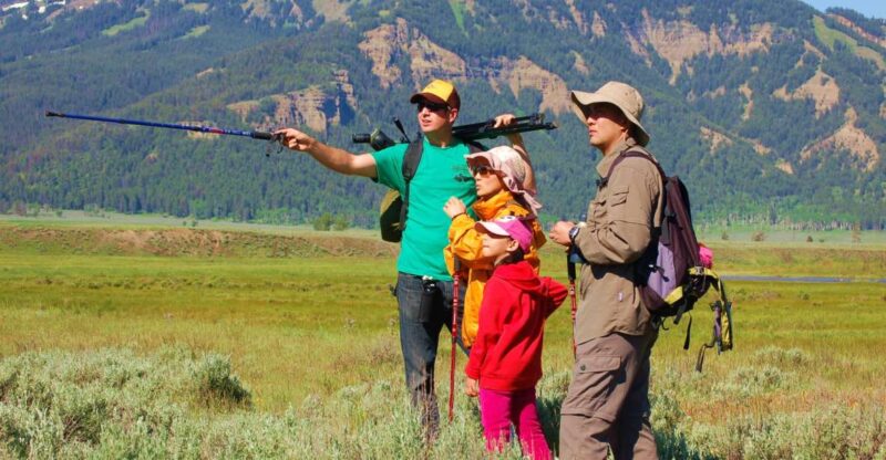 Lamar Valley: Safari Hiking Tour with Lunch - Discover the Lamar Valley Safari Hike with Lunch in Yellowstone