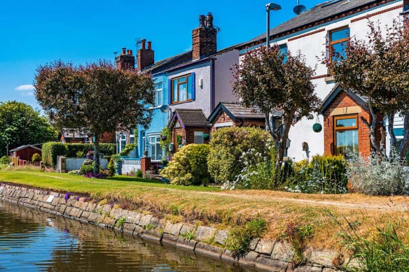 Lancashire: Afternoon Tea Cruise on a Narrowboat - Discover the Charm of Lancashires Narrowboat Afternoon Tea