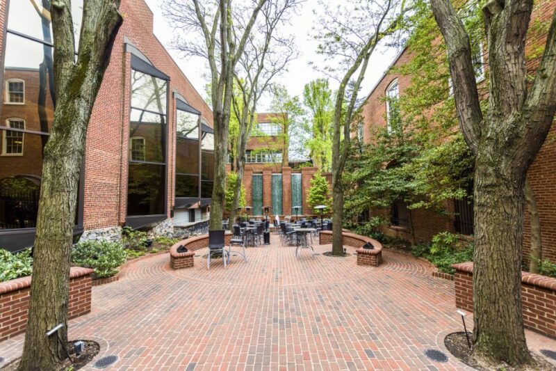 Lancaster: Downtown & Amish Country Authentic Lancaster Tour - Guide Quality and Guest Experience