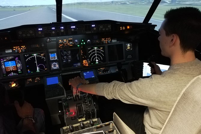 Landed On Time 60 min. Max 1 Person - How the Flight Simulator Teaches the Basics of Flying
