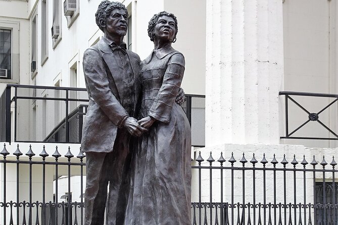 Landmarks Downtown-East Walking Tour - Key Points