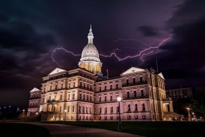 Lansing Ghost Tour: Lost Legends and Laments by Lanternlight - Haunted Streets and Long-Standing Bars