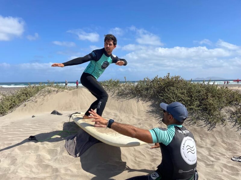 Lanzarote: dynamic surf lessons with friends or private lessons in Famara - The Balance Between Group and Private Lessons