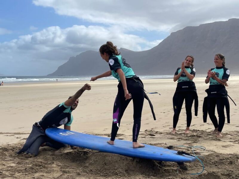 Lanzarote: dynamic surf lessons with friends or private lessons in Famara - Flexibility and Booking Options