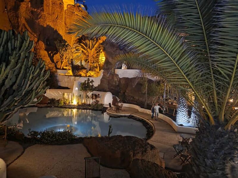 Lanzarote: Evening Tapas, Winery & Lagomar Experience - Authentic Tapas Dinner in a Canarian Village