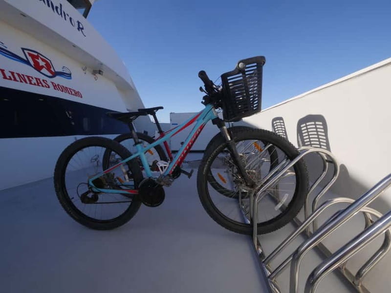 Lanzarote: Ferry to La Graciosa with Wi-Fi (free parking) - The Ferry from Orzola to La Graciosa: Convenient and Comfortable