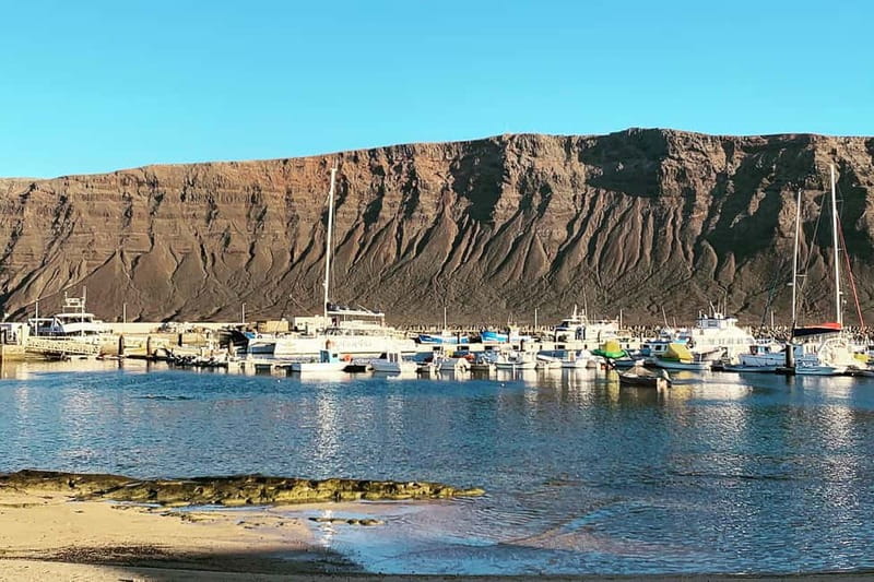 Lanzarote: Ferry to La Graciosa with Wi-Fi (free parking) - Who Should Choose This Ferry Tour to La Graciosa?