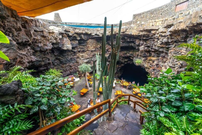 Lanzarote: Green Caves, Jameos del Agua & Mirador Tour - Discover the Green Caves: Cueva de los Verdes