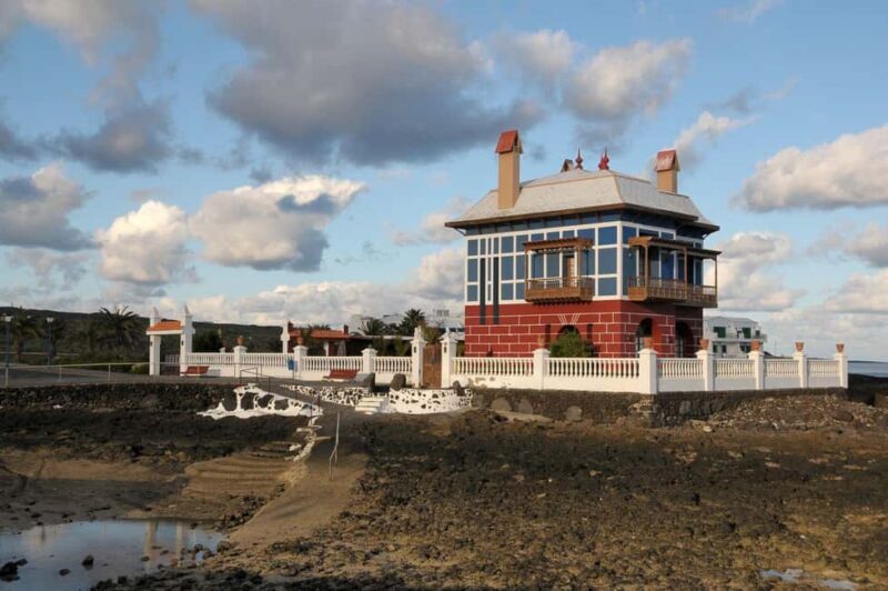 Lanzarote: Green Caves, Jameos del Agua & Mirador Tour - Practicalities: Booking, Group Size, and Accessibility