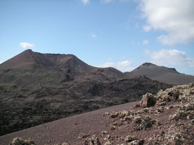 Lanzarote: Guided Volcano Hike with Transfers - Languages and Group Atmosphere