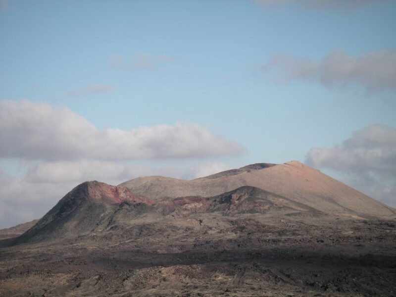 Lanzarote: Guided Volcano Hike with Transfers - Review Highlights: Expert Guides and Stunning Landscapes