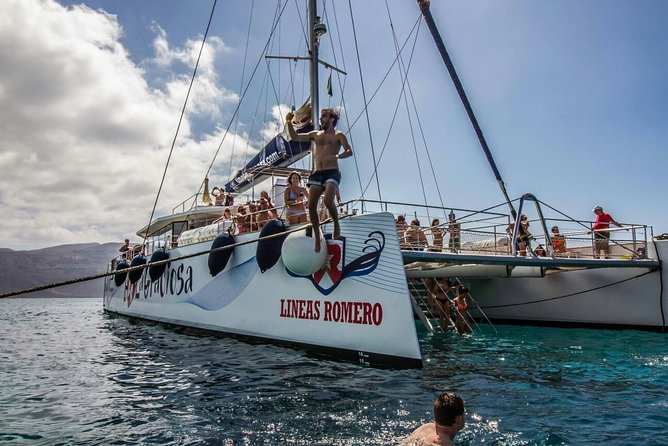 Lanzarote: La Graciosa island cruise with lunch and water activities - Departure Point and Group Size