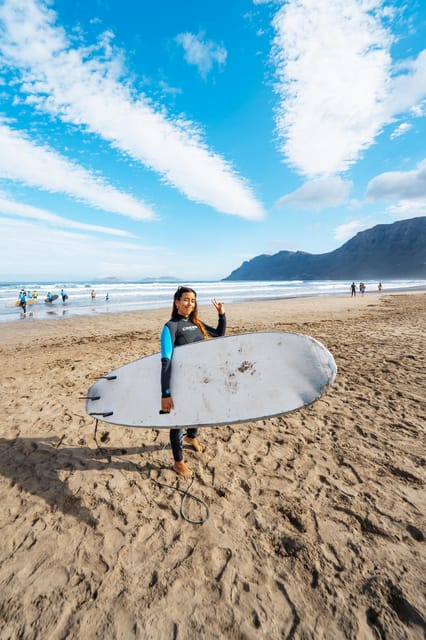 Lanzarote: Private Surf Class in Famara Beach - All-Inclusive Package and Equipment