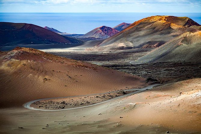 Lanzarote Short South Tour with Timanfaya Volcano Entrance - Hotel Pickup and Group Size