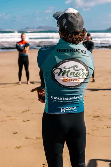 Lanzarote: Surf Experience in Famara with MauriSurf - Discover Lanzarote’s Surfing Hotspot: Famara Beach with MauriSurf