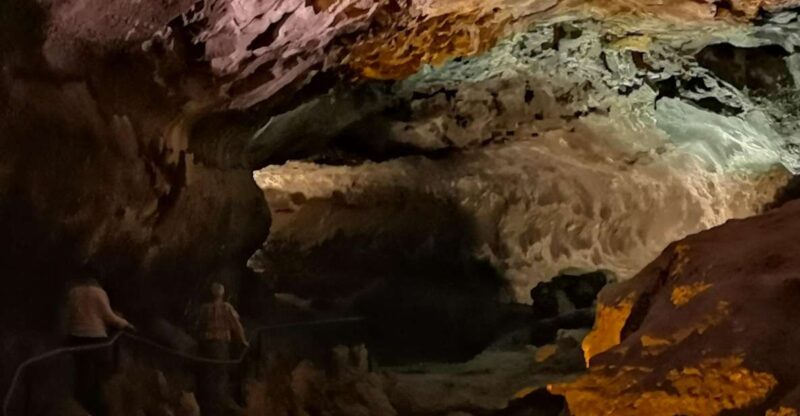 Lanzarote: Timanfaya and Cueva de los Verdes Day Trip - Visiting the Monumento al Campesino and the La Geria Wine Region