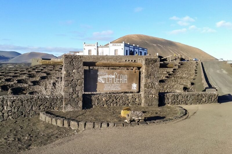 Lanzarote: Timanfaya National Park Volcanic Craters Tour - Geothermal Demonstrations and the Fire Mountains
