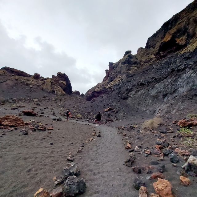 Lanzarote: Timanfaya Natural Park Trekking Tour - Tasting Canary Delights — Wine and Local Products