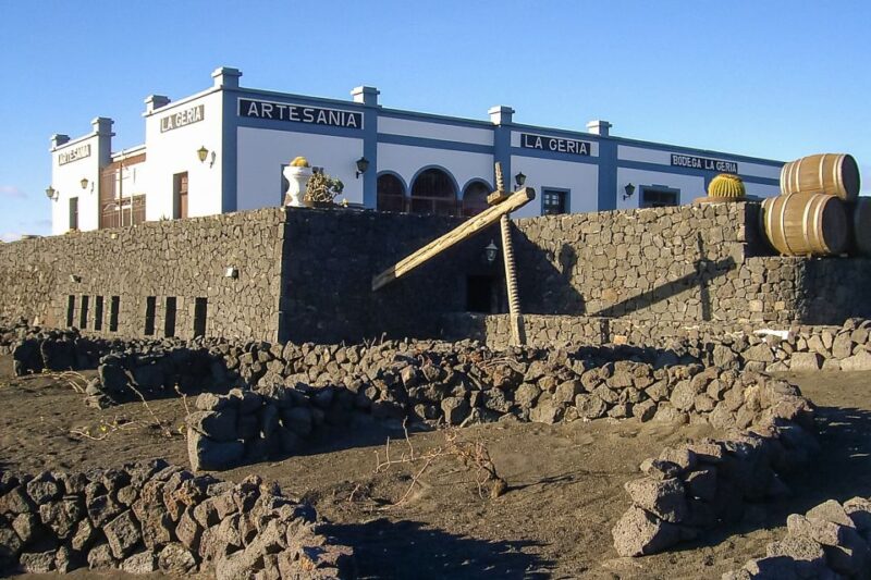 Lanzarote: Timanfaya Park and Jameos del Agua Full-Day Tour - Practical Details and Accessibility