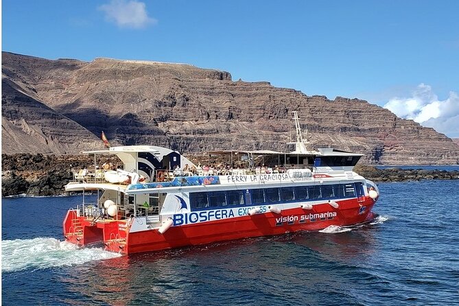 Lanzarote Tour: Lagomar Museum, Guatiza Cactus Garden & La Graciosa Island - The Cruising Experience and Marine Sightings