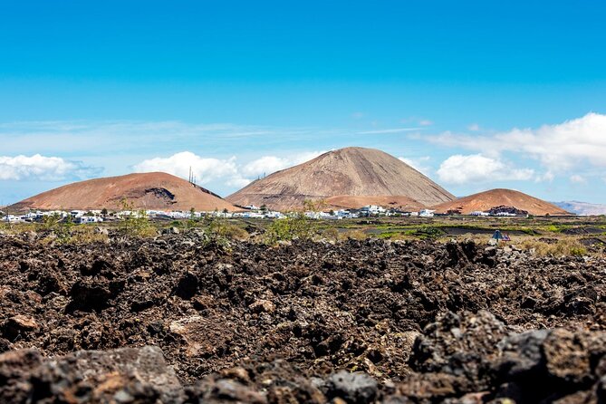 Lanzarote Tour with Timanfaya National Park and El Golfo - Visiting Timanfaya National Park: The Volcanoes and Lunar Landscapes
