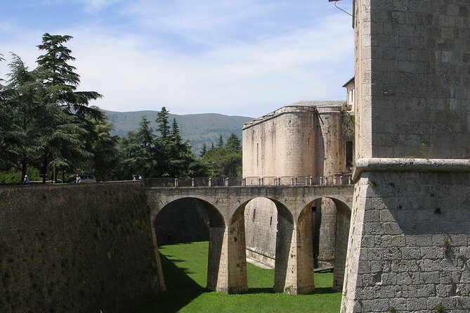 L'Aquila of the Mysteries (Private Tour) - Visiting Fontana in Piazza Santa Maria Paganica