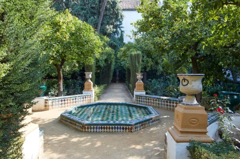 Las Dueñas Palace Entry Ticket and Audio Guide - Gardens and Outdoor Spaces