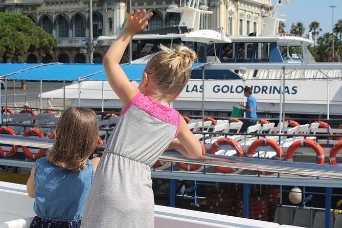 Las Golondrinas Barcelona 60-min Boat Tour - Family-Friendly Atmosphere and Group Size
