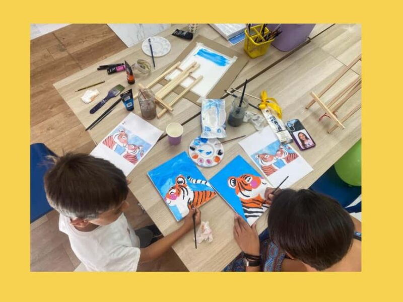 Las Palmas: Art and Brunch Painting Experience - The Small Group Advantage and Kids’ Area