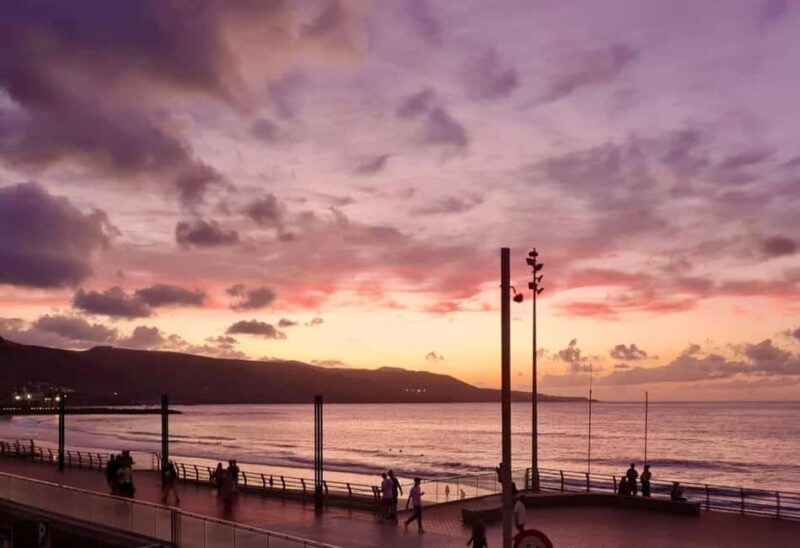 Las Palmas BEACH SUNSET: City Walking Tour - Key Points