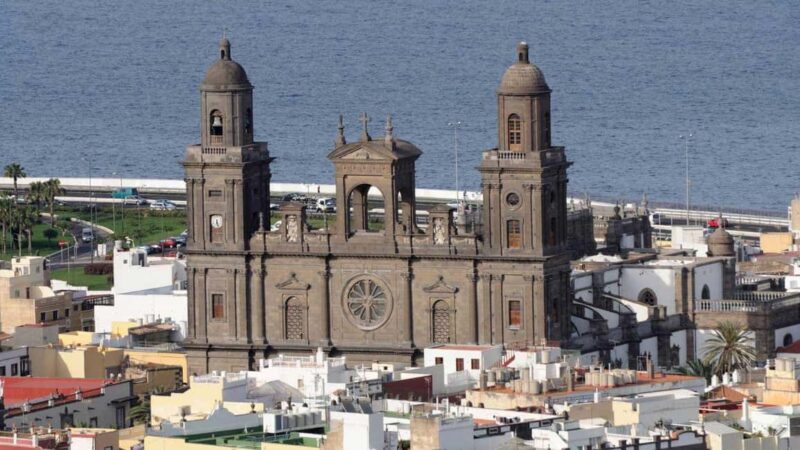 Las Palmas: City Highlights Guided Tour with Pickup - Exploring Las Palmas Main Landmarks: Cathedral, Museo Canario, and Columbus House