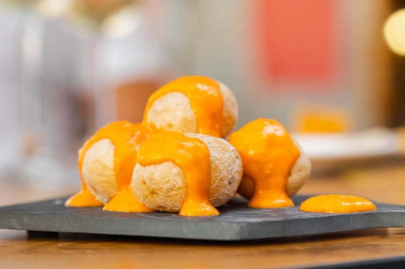 Las Palmas: Gourmet Tapas and Wine Tour in the Old Town - Sampling Canarian and Spanish Tapas at Four Unique Restaurants