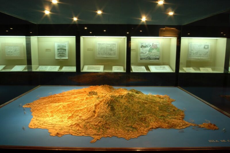 Las Palmas: Private Old City Guided Walking Tour with Tapas - The Value of a Private, Small-Group Experience