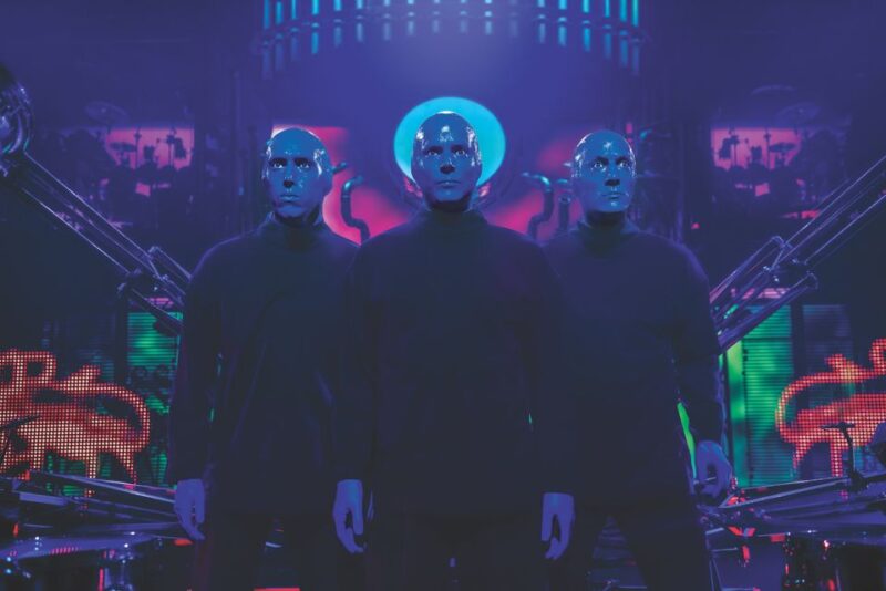 Las Vegas: Blue Man Group Show Ticket at Luxor Hotel - Comparing the Blue Man Group with Other Vegas Shows