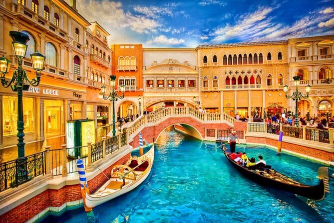 Las Vegas City Tour with Hotel Pick Up - The Vibrant Fremont Street Experience