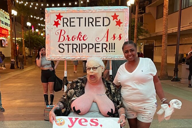 Las Vegas City Tour with Hotel Pick Up - Capturing Vegas at the Iconic Welcome Sign