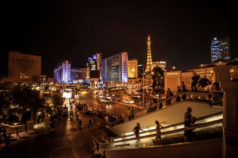 Las Vegas: Downtown Walking Tour with Local Guide - Key Points