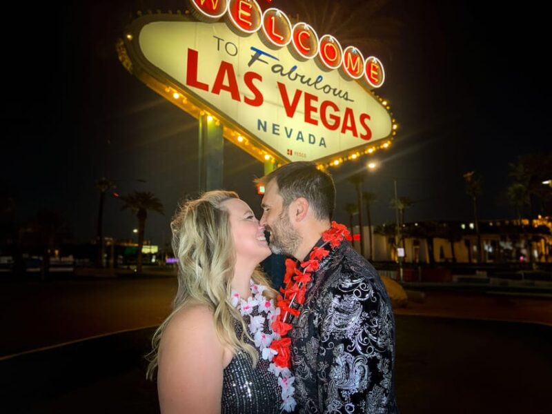 Las Vegas: Elvis Wedding with Las Vegas Sign Photos Included - Photo Opportunities and Keepsakes