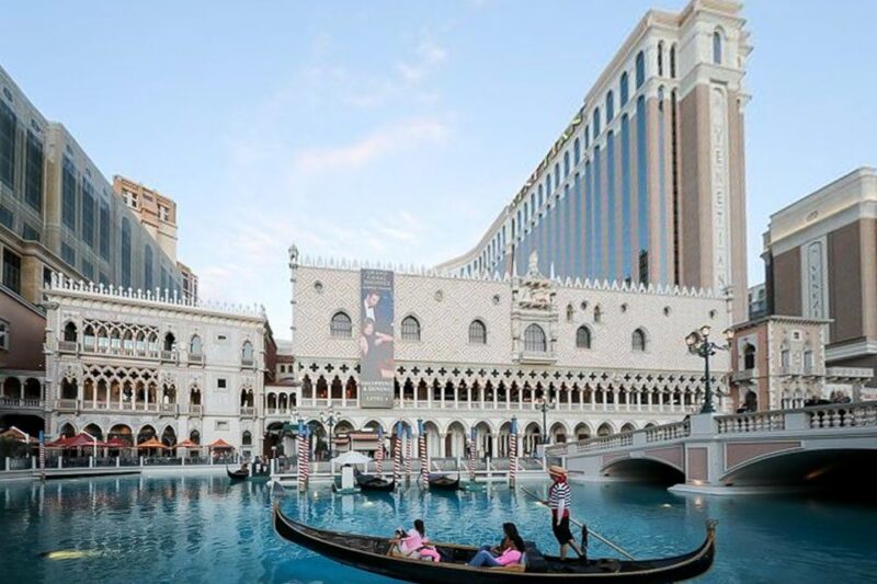 Las Vegas: Entry to Madame Tussauds with a Gondola Cruise - Experience the Glamour and Romance of Las Vegas in One Day