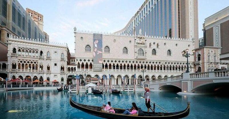 Las Vegas: Entry to Madame Tussauds with a Gondola Cruise - Scenic Outdoor Gondola Ride at The Venetian