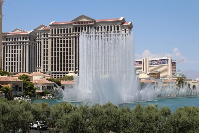 Las Vegas: Foodie Walking Tour on The Strip with Tastings - Linking the Resorts via Elegant Indoor Routes