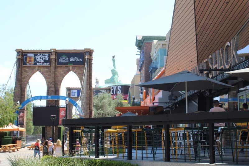 Las Vegas: Foodie Walking Tour on The Strip with Tastings - Dazzling Experience at The Cosmopolitan’s Chandelier Bar